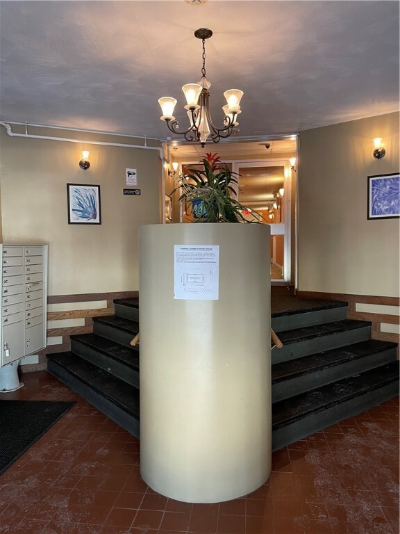 Lobby - 1190 Charles St