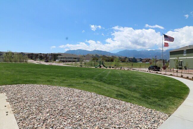 Foto del edificio - 3bdrm 3bath home with 2 car garage