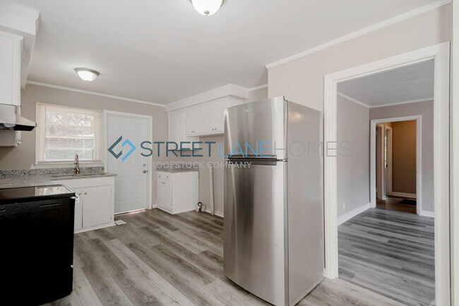 Building Photo - 1992 Knightsbridge Rd