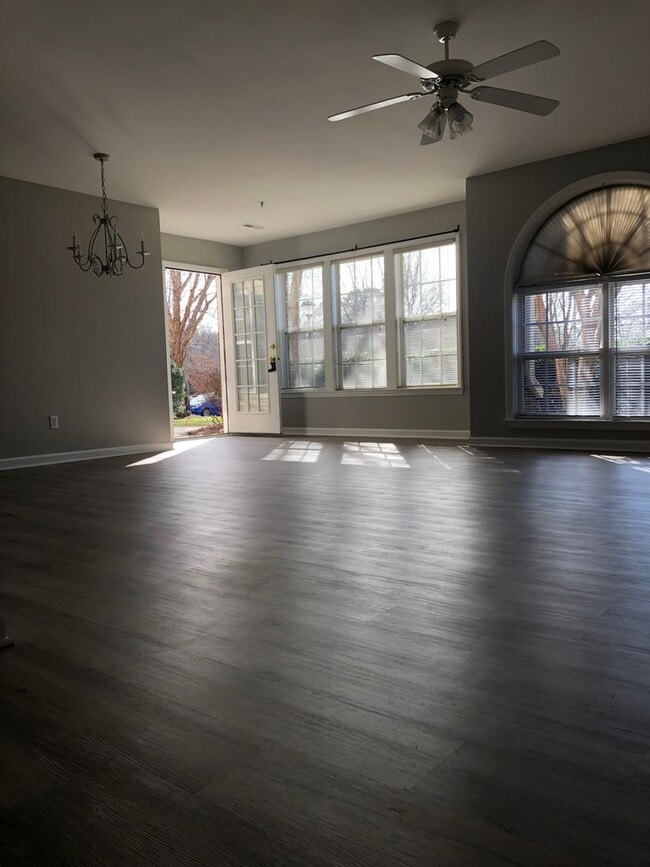 Building Photo - 211 Ivy Glen Ct