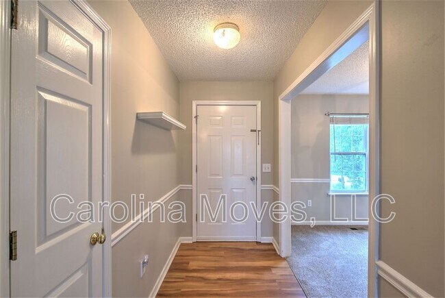 Building Photo - 5 Fieldcrest Ct