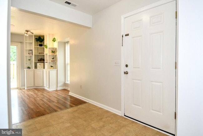 Foto del edificio - 6125 Trident Ln