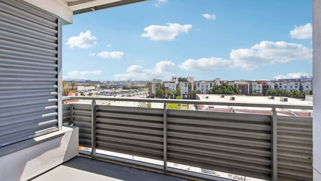 Balcony - Hikari