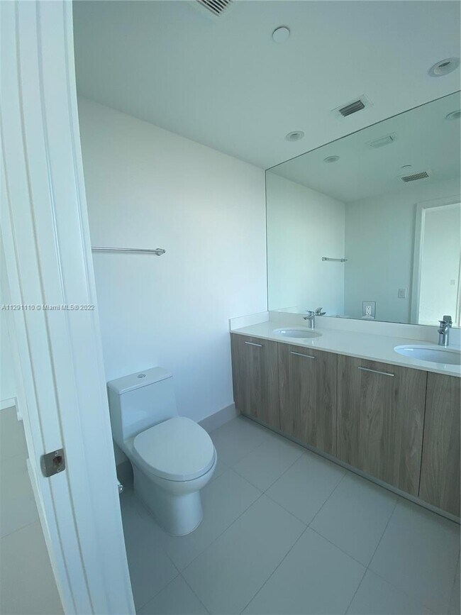 Foto del edificio - 501 NE 31st St