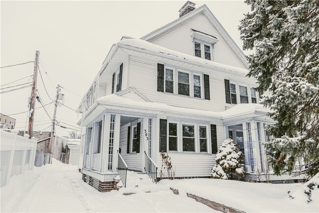 Building Photo - 297-303-303 Dartmouth St