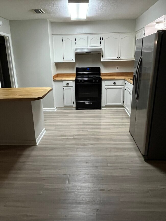 Foto del edificio - 6552 Cortez Cir