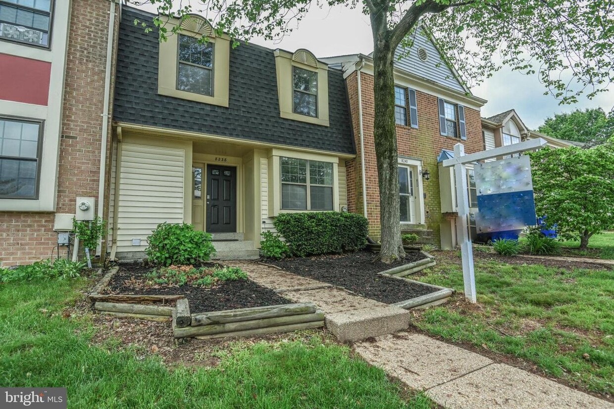 Primary Photo - 4-bedroom townhome in Laurel Lakes