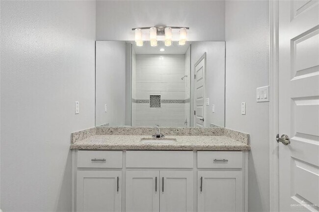 Foto del edificio - 2104 Redbud Ln