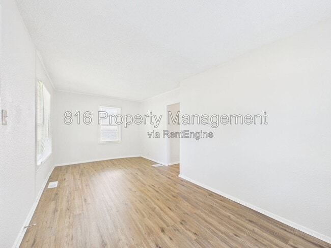 Building Photo - 1309 E 84th Terrace