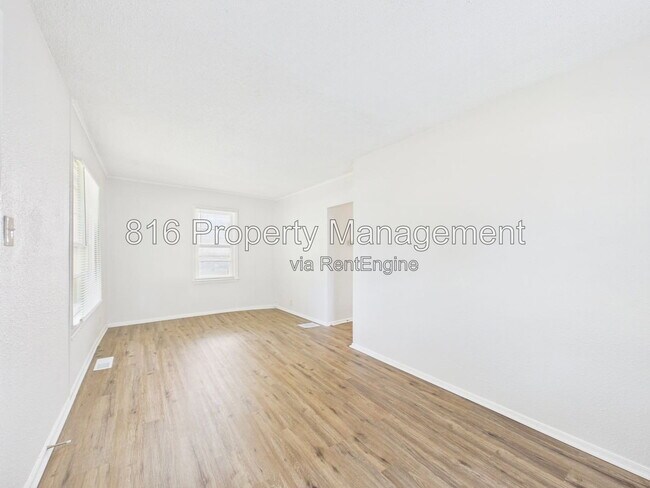 Foto del edificio - 1309 E 84th Terrace