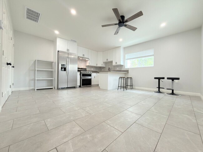 Foto del edificio - 6713 Goodland Ave