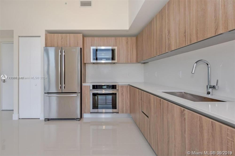 Foto principal - 3 bedroom in Aventura FL 33180