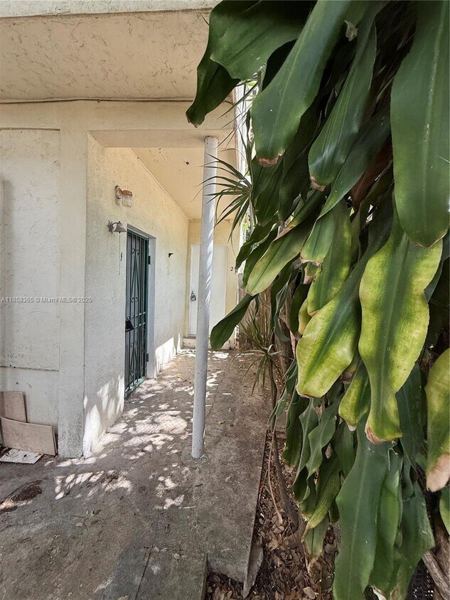 Foto principal - 552 NW 1st St