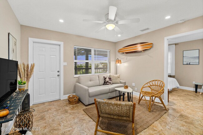 Foto del edificio - 1672 Pineapple Ave