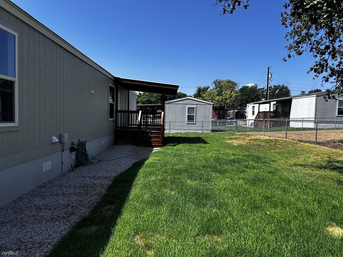 Primary Photo - 3 br, 2 bath Mobile Home - 108 East Castle...