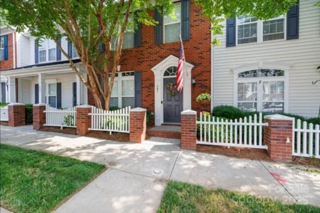 Building Photo - 724 Atherton Way