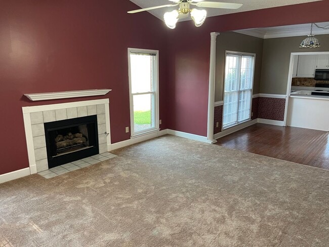 Building Photo - Charming 2 Bed, 2 Bath Townhome with Fence...