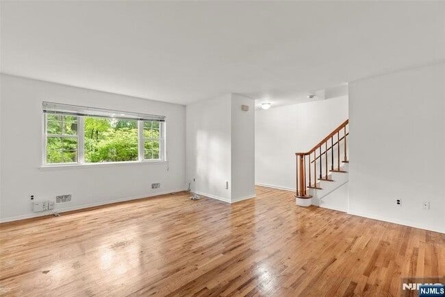 Building Photo - 87 Poplar St