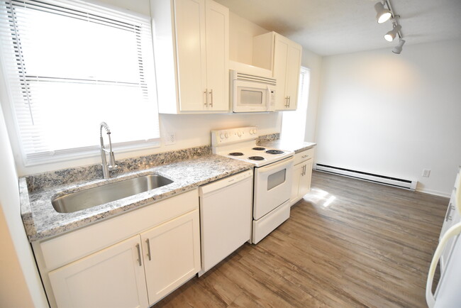 kitchen - 425 E Gates St