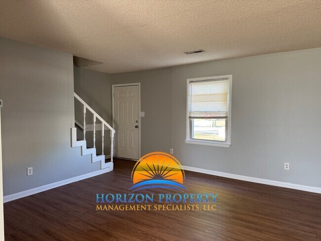 Foto del edificio - 900 Stevens Ct NE