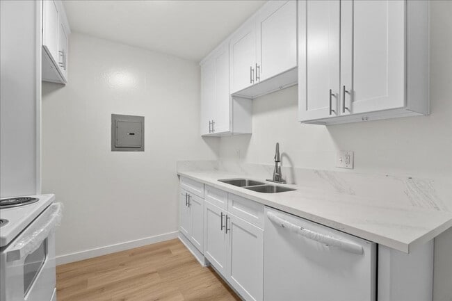 Building Photo - Hermosa Beach 1 bed 1 bath Full Renovated ...