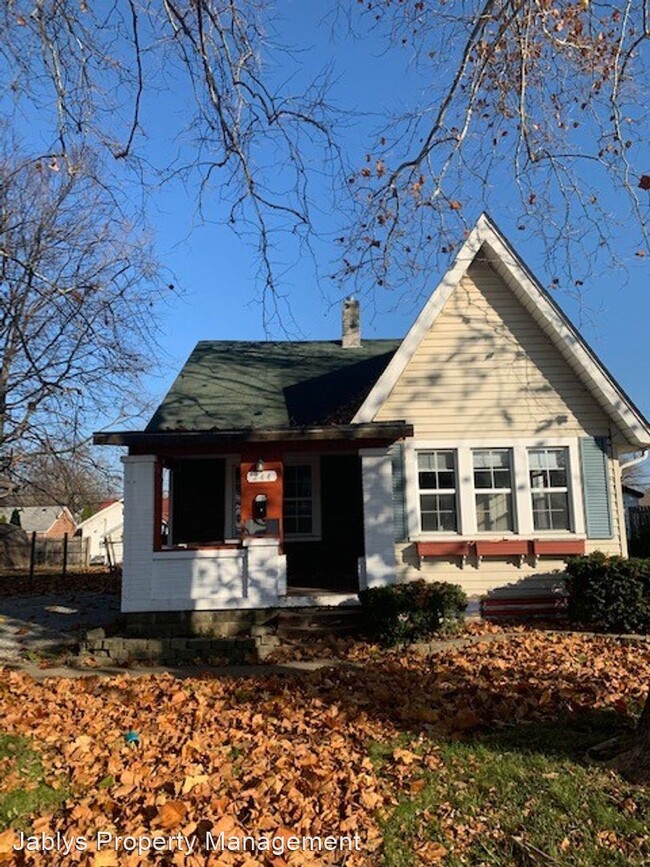 Building Photo - 3 br, 1 bath House - 244 W 38th St