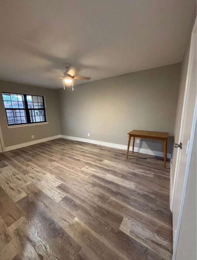 Foto del edificio - 5614 Harvest Hill Rd