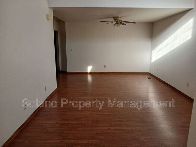 Foto del edificio - 318 Ridgecrest Cir