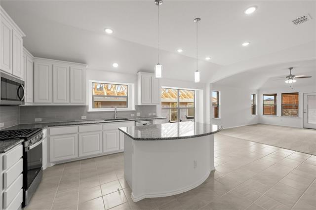 Building Photo - 904 Versailles Ct