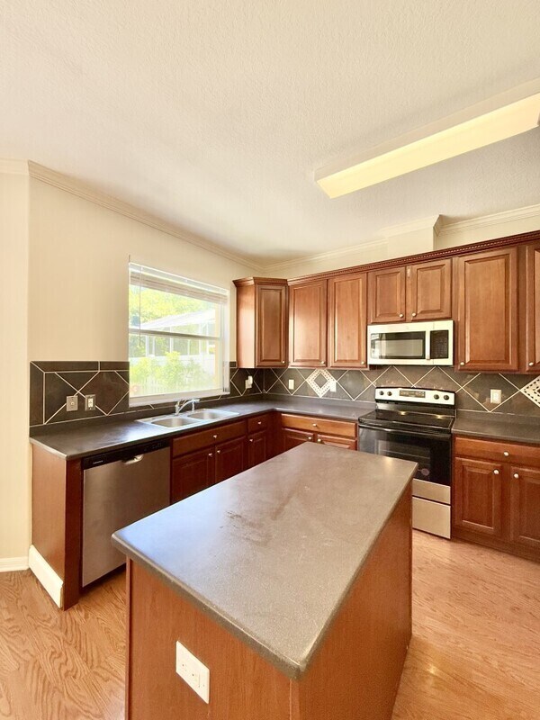 Building Photo - 11335 Village Brook Dr