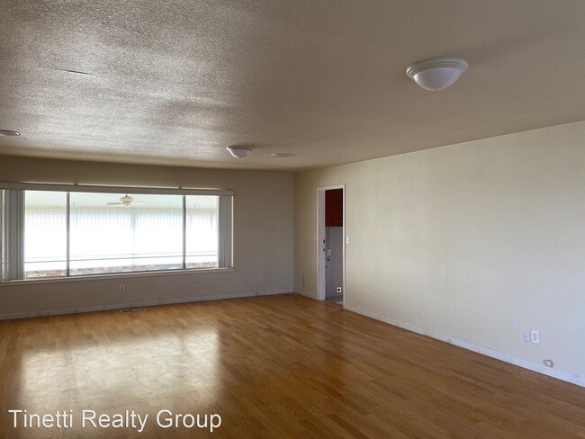 Building Photo - 10986 Livingston Cressey Rd