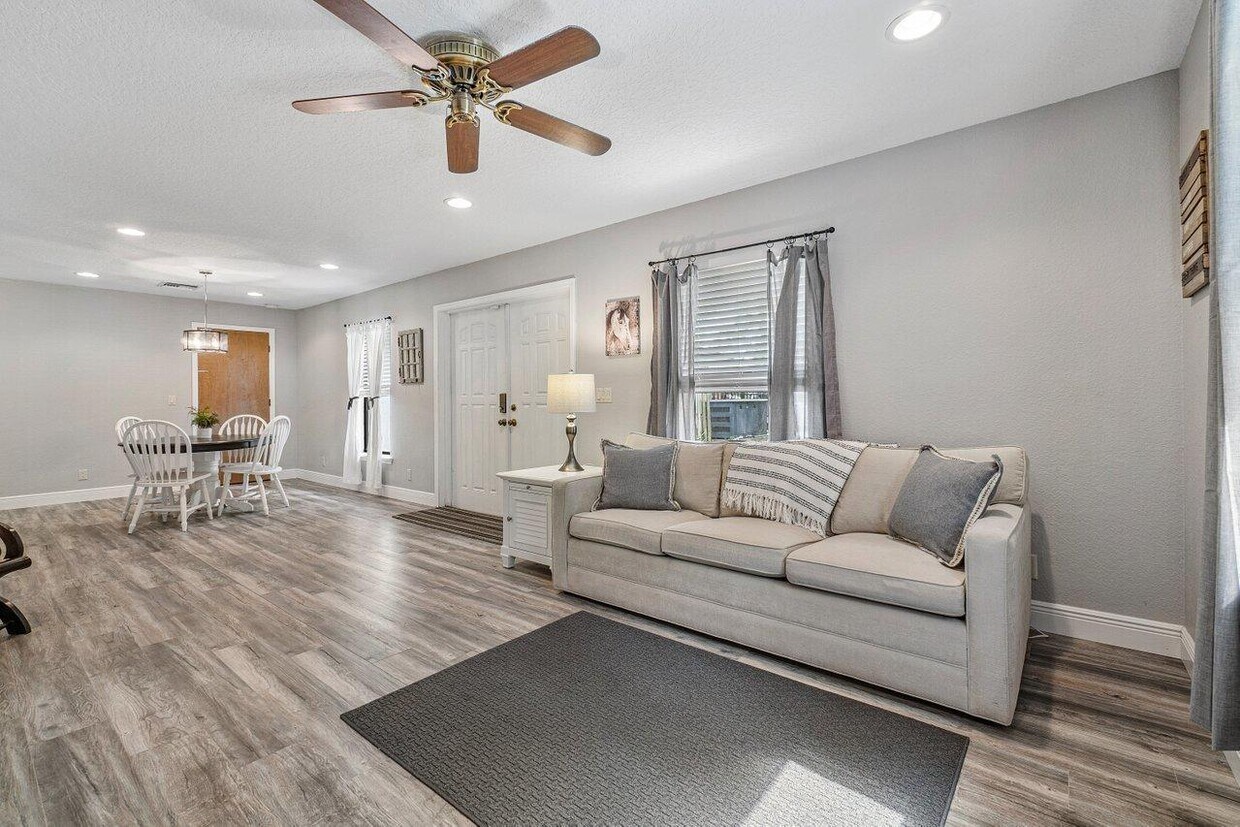 Foto principal - 3303 Custer Ave