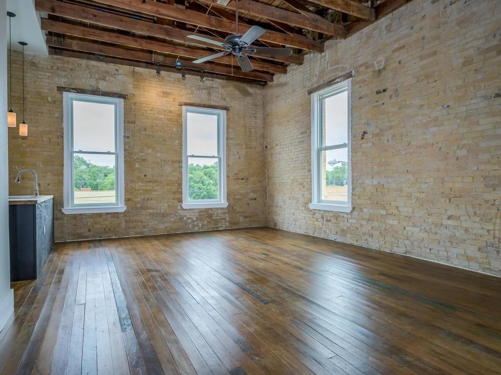 Primary Photo - 110 S Main St