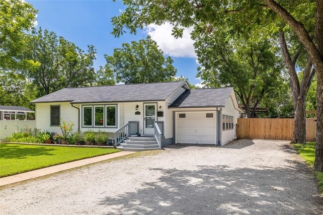 Building Photo - 305 Sunset Dr