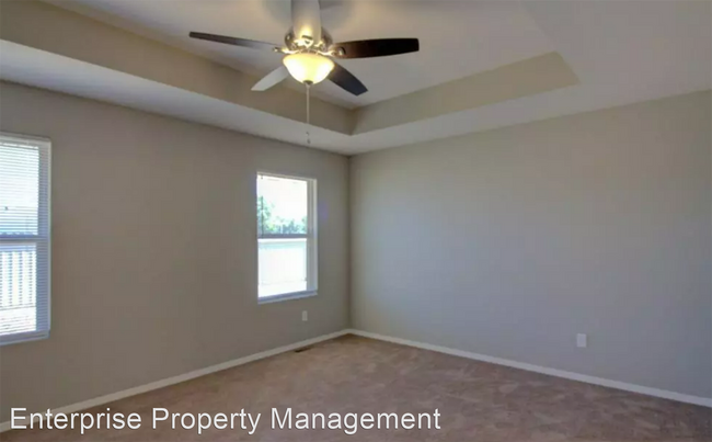 Building Photo - 3 br, 2 bath House - 5466 S Main St