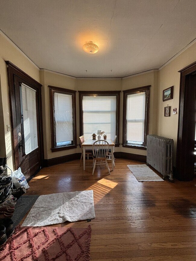 Building Photo - 2901 N Prospect Ave