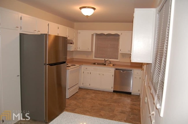 Building Photo - 2711 Laurel Ridge Dr