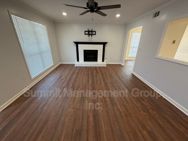 Foto del edificio - 1528 St Dunstans Rd