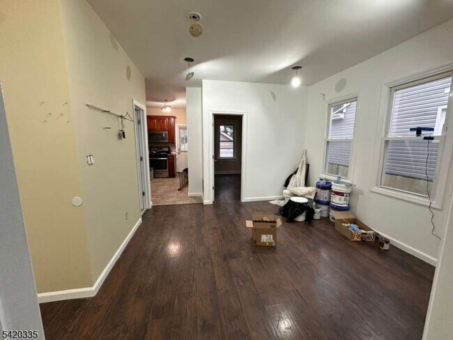 Building Photo - 31 Yale Ave