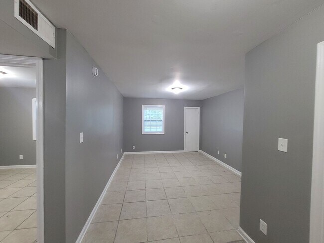 Foto del edificio - 4651 Royal Ridge Dr