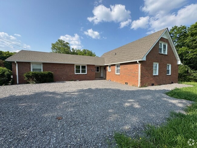 Building Photo - 6879 Lebanon Rd