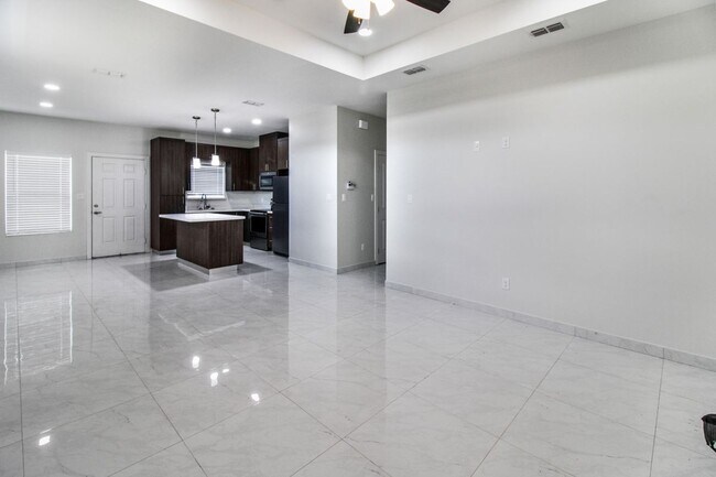 Building Photo - 1413 N Inspiration Blvd