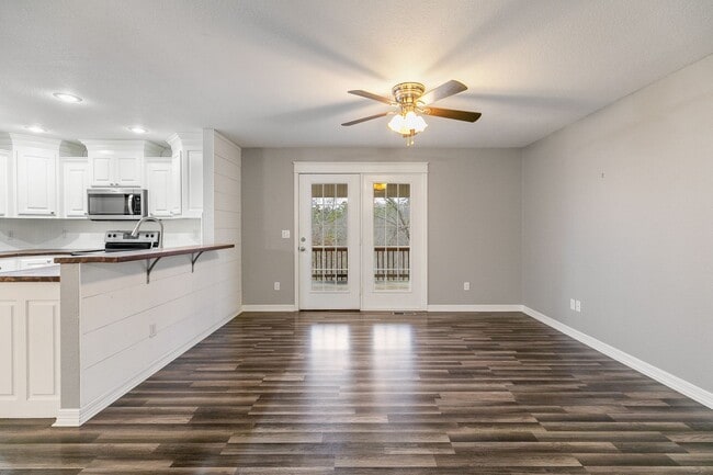 Building Photo - Fantastic One Level Home w/ Several Fabulous Design Touches That Make It Warm And Welcoming