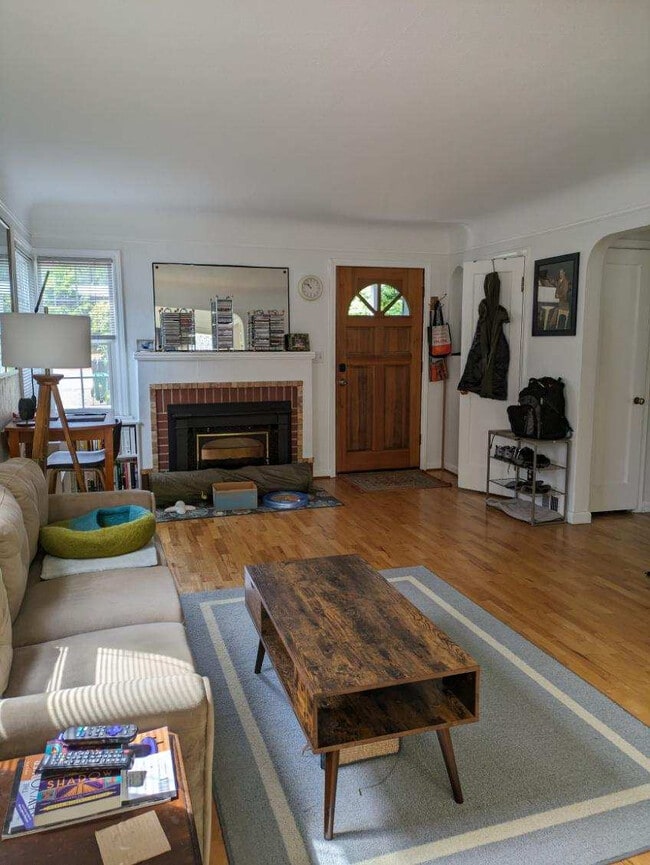 Building Photo - 1036 NE 102nd St