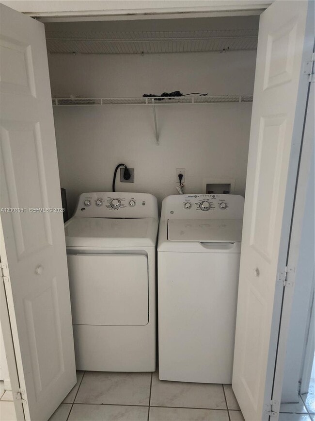 Foto del edificio - 6972 NW 179th St
