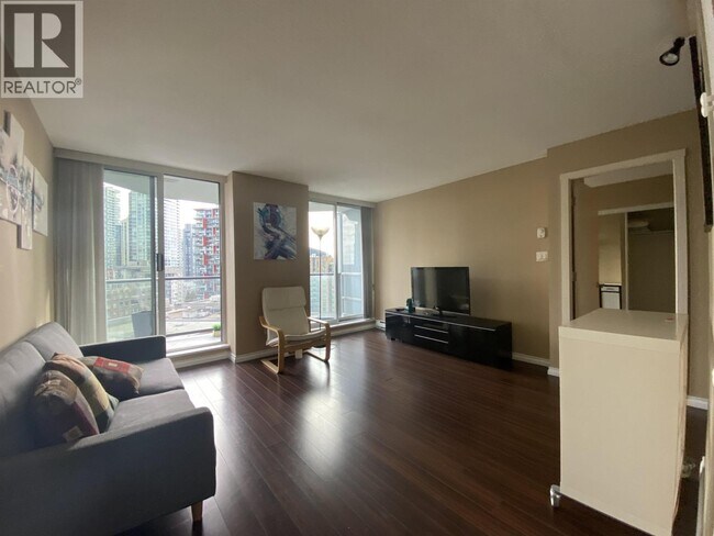 Photo du bâtiment - 1212 Howe St