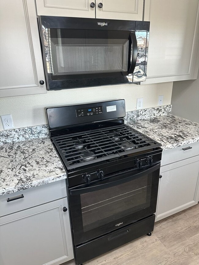 2413 Oakmont Cir, Tulare, CA 93274 Condo for Rent in Tulare, CA