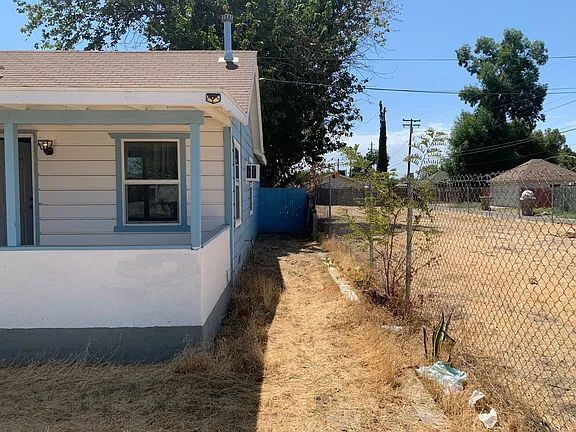 Building Photo - "Charming 2-Bedroom Retreat in Beautiful Bakersfield – Your Cozy Haven Awaits!"
