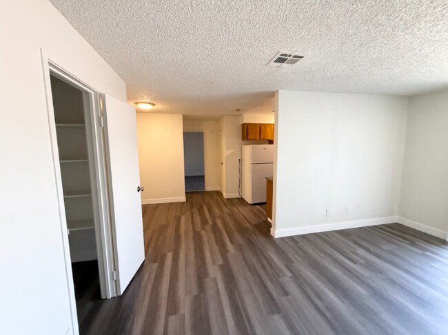 Foto del edificio - 1750 Karen Ave