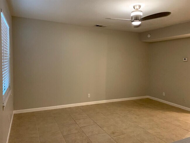 Building Photo - 303 W 40th St